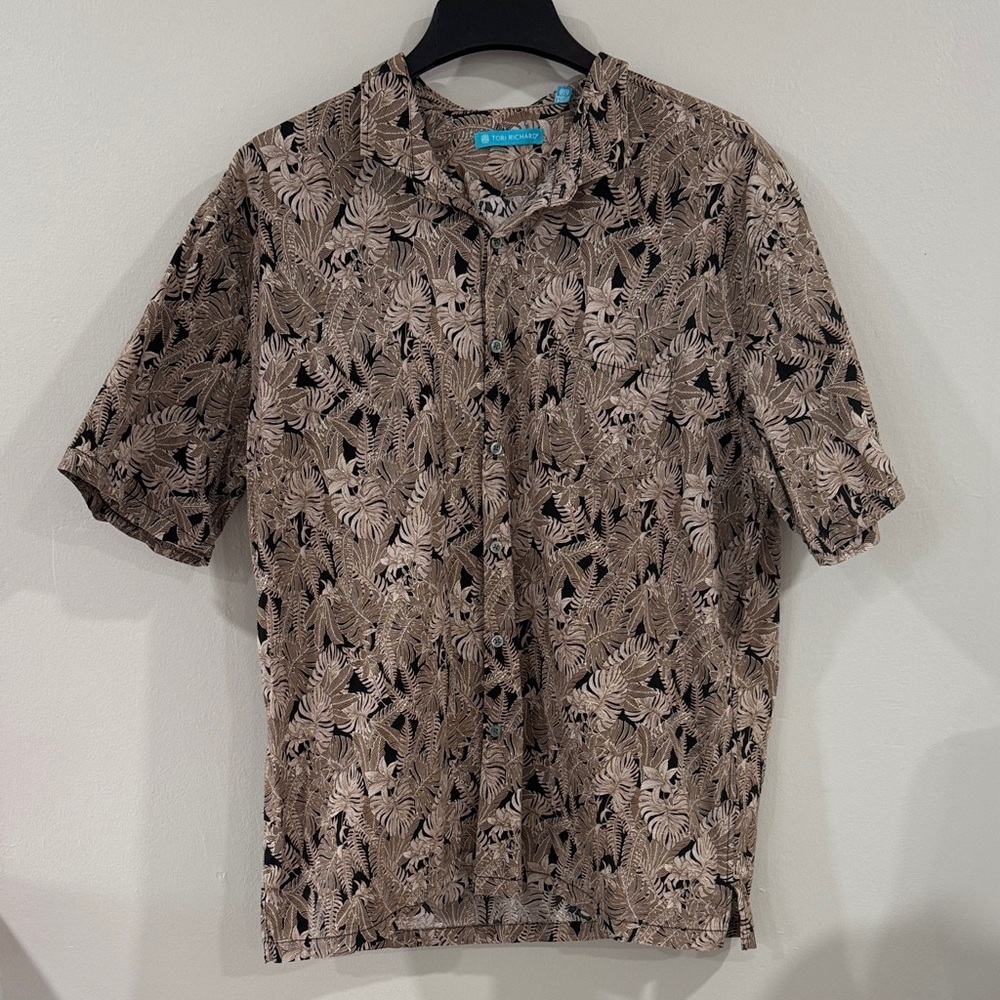 Tori Richard mens brown and black button down aloha shirt